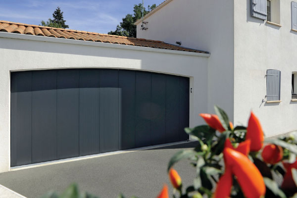 Porte de garage à refoulement latéral